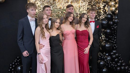 CZAR PAR! Studniówka w I Liceum Ogólnokształcącym w Chełmie [GALERIA ZDJĘĆ]