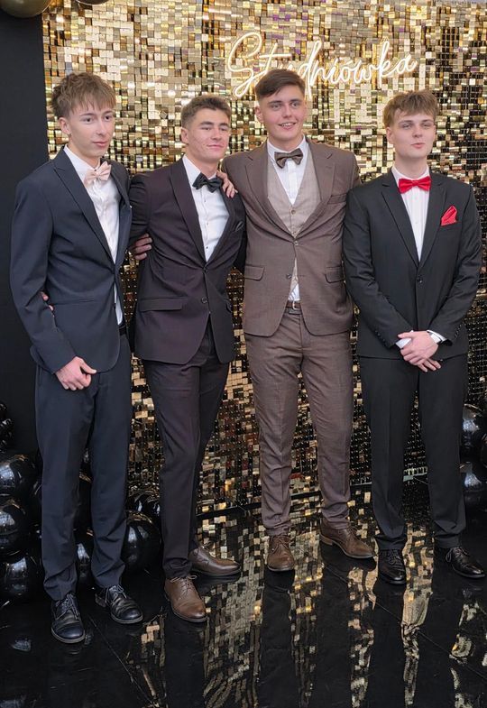 CZAR PAR! Studniówka w I Liceum Ogólnokształcącym w Chełmie [GALERIA ZDJĘĆ]