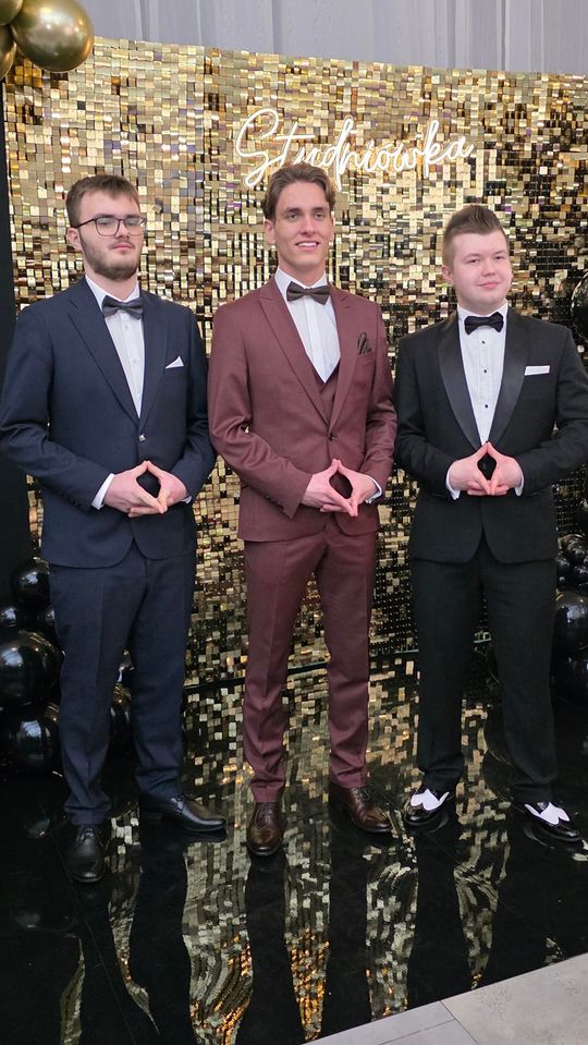 CZAR PAR! Studniówka w I Liceum Ogólnokształcącym w Chełmie [GALERIA ZDJĘĆ]