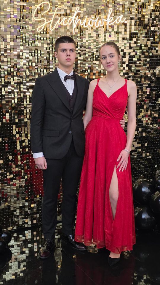 CZAR PAR! Studniówka w I Liceum Ogólnokształcącym w Chełmie [GALERIA ZDJĘĆ]