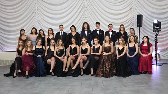 CZAR PAR! Studniówka w I Liceum Ogólnokształcącym w Chełmie [GALERIA ZDJĘĆ]