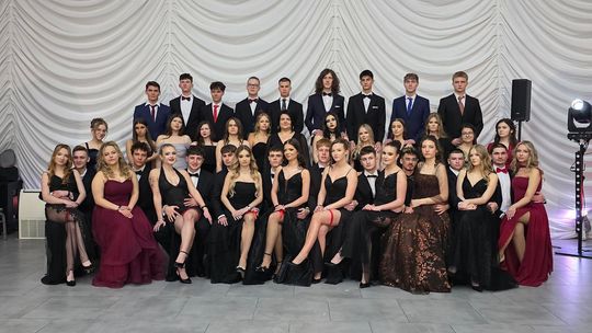 CZAR PAR! Studniówka w I Liceum Ogólnokształcącym w Chełmie [GALERIA ZDJĘĆ]