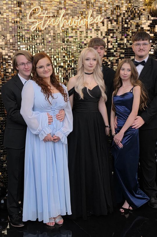 CZAR PAR! Studniówka w I Liceum Ogólnokształcącym w Chełmie [GALERIA ZDJĘĆ]