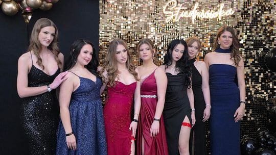 CZAR PAR! Studniówka w I Liceum Ogólnokształcącym w Chełmie [GALERIA ZDJĘĆ]