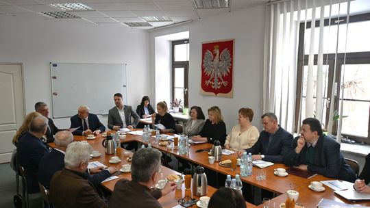 Pow. krasnostawski. Lokalni liderzy rynku pracy gotowi do działania - nowa kadencja Powiatowej Rady Rynku Pracy [GALERIA ZDJĘĆ]