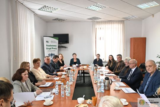 Pow. krasnostawski. Lokalni liderzy rynku pracy gotowi do działania - nowa kadencja Powiatowej Rady Rynku Pracy [GALERIA ZDJĘĆ]
