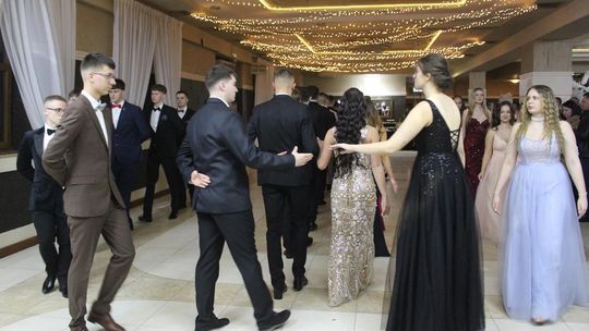 Studniówka maturzystów z IV Liceum Ogólnokształcącego w Chełmie 2026 [GALERIA ZDJĘĆ]