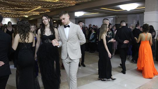 Studniówka maturzystów z IV Liceum Ogólnokształcącego w Chełmie 2026 [GALERIA ZDJĘĆ]