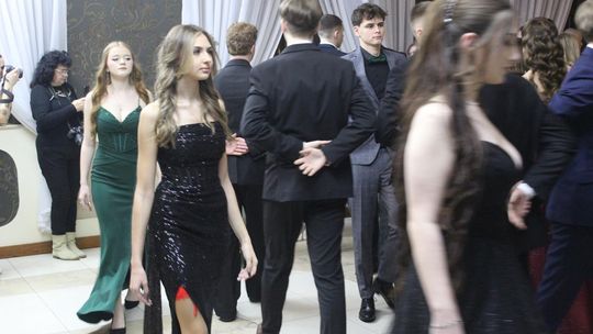 Studniówka maturzystów z IV Liceum Ogólnokształcącego w Chełmie 2026 [GALERIA ZDJĘĆ]