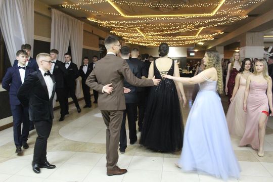 Studniówka maturzystów z IV Liceum Ogólnokształcącego w Chełmie 2026 [GALERIA ZDJĘĆ]