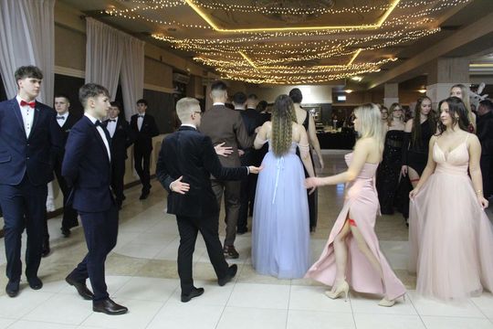 Studniówka maturzystów z IV Liceum Ogólnokształcącego w Chełmie 2026 [GALERIA ZDJĘĆ]