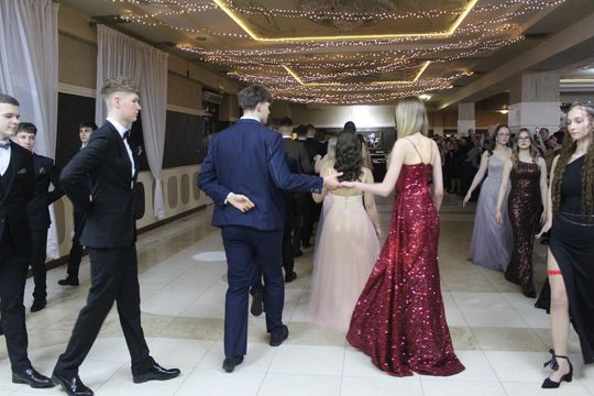 Studniówka maturzystów z IV Liceum Ogólnokształcącego w Chełmie 2026 [GALERIA ZDJĘĆ]