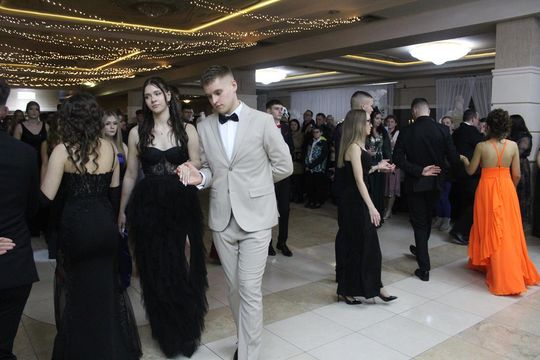 Studniówka maturzystów z IV Liceum Ogólnokształcącego w Chełmie 2026 [GALERIA ZDJĘĆ]