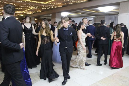 Studniówka maturzystów z IV Liceum Ogólnokształcącego w Chełmie 2026 [GALERIA ZDJĘĆ]