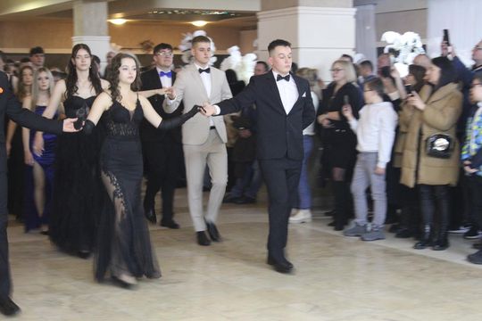 Studniówka maturzystów z IV Liceum Ogólnokształcącego w Chełmie 2026 [GALERIA ZDJĘĆ]