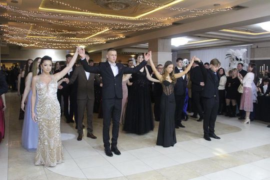 Studniówka maturzystów z IV Liceum Ogólnokształcącego w Chełmie 2026 [GALERIA ZDJĘĆ]