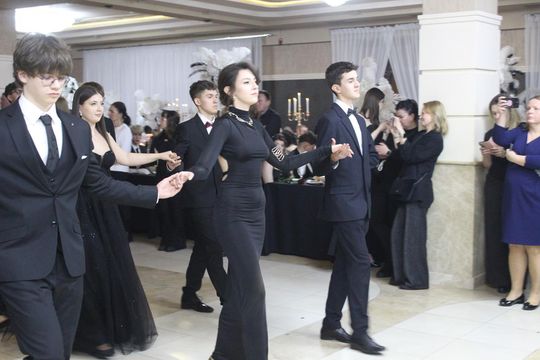 Studniówka maturzystów z IV Liceum Ogólnokształcącego w Chełmie 2026 [GALERIA ZDJĘĆ]