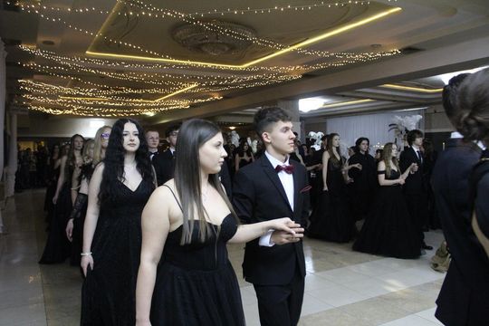 Studniówka maturzystów z IV Liceum Ogólnokształcącego w Chełmie 2026 [GALERIA ZDJĘĆ]