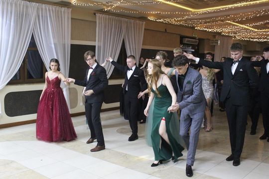 Studniówka maturzystów z IV Liceum Ogólnokształcącego w Chełmie 2026 [GALERIA ZDJĘĆ]