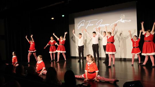 Gala Tańca Jazzowego w GOK Ruda-Huta. Była akcent charytatywny [GALERIA ZDJĘĆ]