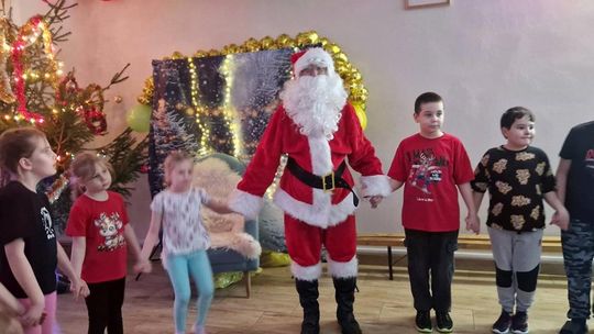 Zabawy choinkowe w Leśniowicach [GALERIA ZDJĘĆ]