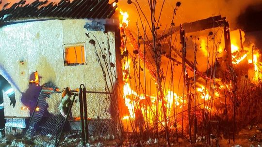 W spalonym domu w Dołhobrodach znaleziono zwęglone zwłoki kobiety [ZDJĘCIA]