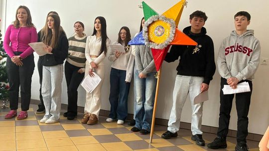 Kolędowanie z młodzieżą z LO im. Tadeusza Kościuszki we Włodawie [GALERIA ZDJĘĆ]