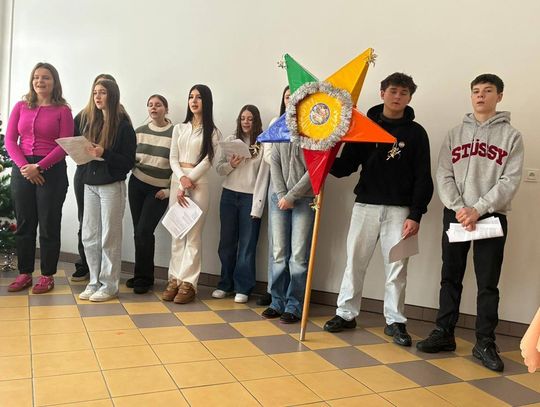 Kolędowanie z młodzieżą z LO im. Tadeusza Kościuszki we Włodawie [GALERIA ZDJĘĆ]