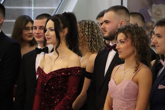 Chełm. Studniówka Zespołu Szkół Ekonomicznych i Mundurowych [GALERIA ZDJĘĆ]