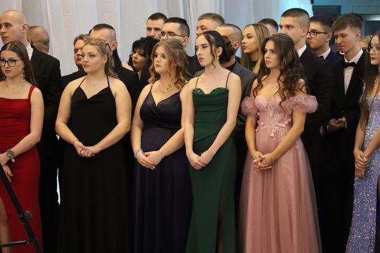 Chełm. Studniówka Zespołu Szkół Ekonomicznych i Mundurowych [GALERIA ZDJĘĆ]