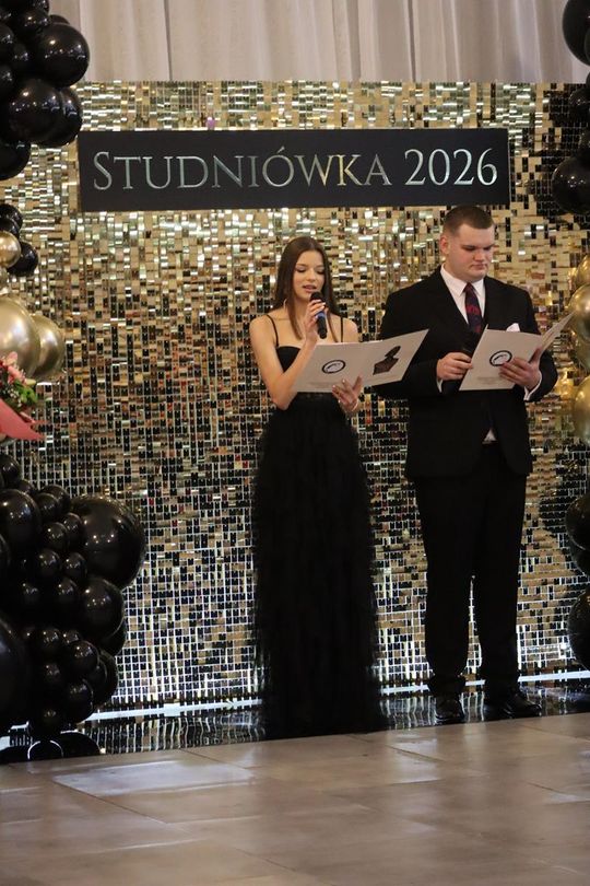 Chełm. Studniówka Zespołu Szkół Ekonomicznych i Mundurowych [GALERIA ZDJĘĆ]