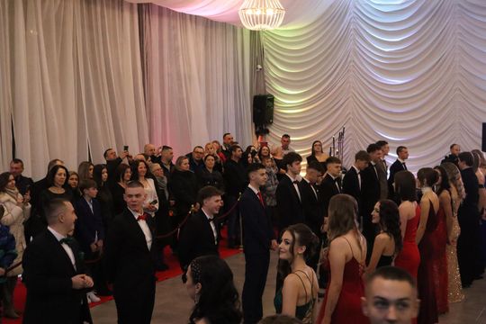 Chełm. Studniówka Zespołu Szkół Ekonomicznych i Mundurowych [GALERIA ZDJĘĆ]