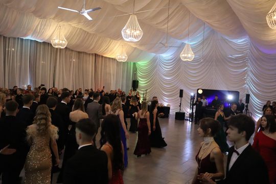 Chełm. Studniówka Zespołu Szkół Ekonomicznych i Mundurowych [GALERIA ZDJĘĆ]