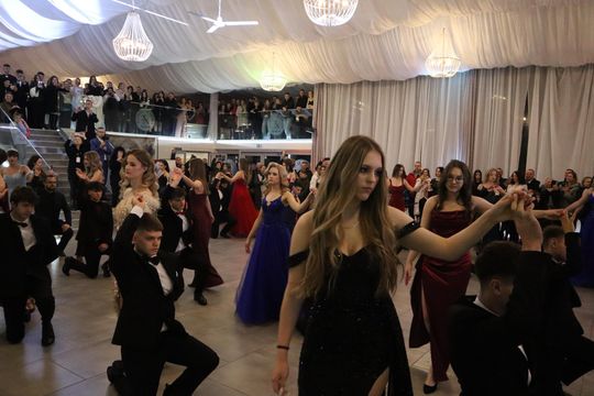 Chełm. Studniówka Zespołu Szkół Ekonomicznych i Mundurowych [GALERIA ZDJĘĆ]