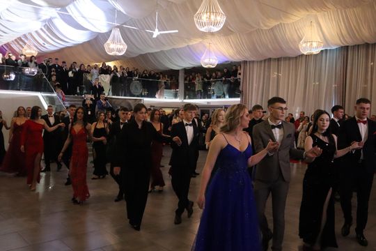 Chełm. Studniówka Zespołu Szkół Ekonomicznych i Mundurowych [GALERIA ZDJĘĆ]