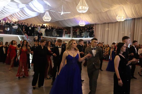 Chełm. Studniówka Zespołu Szkół Ekonomicznych i Mundurowych [GALERIA ZDJĘĆ]