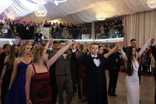 Chełm. Studniówka Zespołu Szkół Ekonomicznych i Mundurowych [GALERIA ZDJĘĆ]