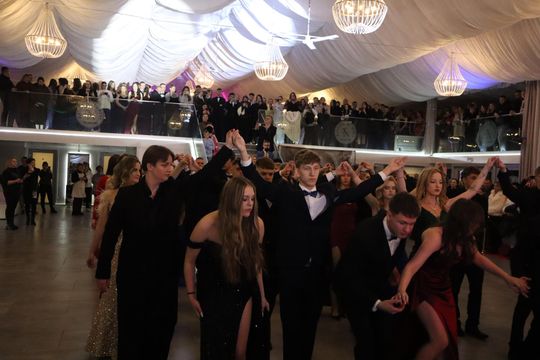 Chełm. Studniówka Zespołu Szkół Ekonomicznych i Mundurowych [GALERIA ZDJĘĆ]