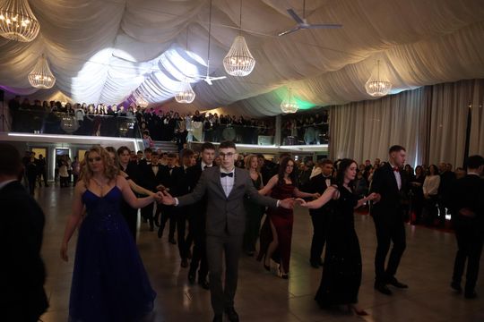 Chełm. Studniówka Zespołu Szkół Ekonomicznych i Mundurowych [GALERIA ZDJĘĆ]