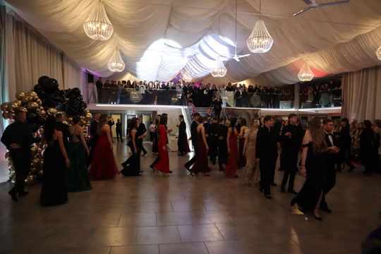 Chełm. Studniówka Zespołu Szkół Ekonomicznych i Mundurowych [GALERIA ZDJĘĆ]