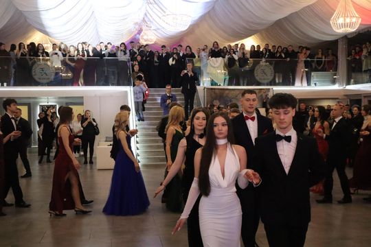 Chełm. Studniówka Zespołu Szkół Ekonomicznych i Mundurowych [GALERIA ZDJĘĆ]