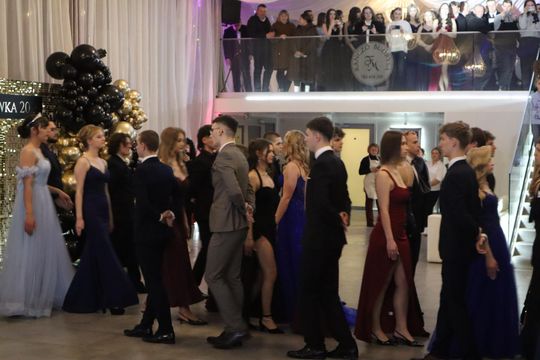 Chełm. Studniówka Zespołu Szkół Ekonomicznych i Mundurowych [GALERIA ZDJĘĆ]