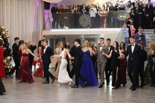 Chełm. Studniówka Zespołu Szkół Ekonomicznych i Mundurowych [GALERIA ZDJĘĆ]