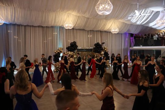 Chełm. Studniówka Zespołu Szkół Ekonomicznych i Mundurowych [GALERIA ZDJĘĆ]