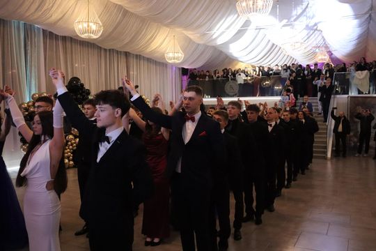 Chełm. Studniówka Zespołu Szkół Ekonomicznych i Mundurowych [GALERIA ZDJĘĆ]