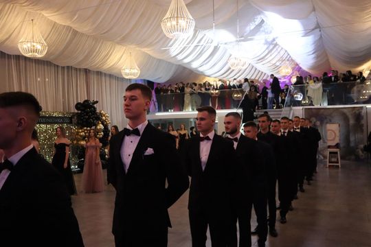 Chełm. Studniówka Zespołu Szkół Ekonomicznych i Mundurowych [GALERIA ZDJĘĆ]