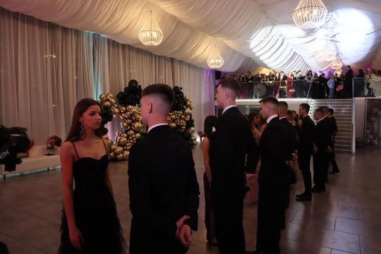 Chełm. Studniówka Zespołu Szkół Ekonomicznych i Mundurowych [GALERIA ZDJĘĆ]