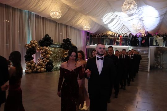 Chełm. Studniówka Zespołu Szkół Ekonomicznych i Mundurowych [GALERIA ZDJĘĆ]