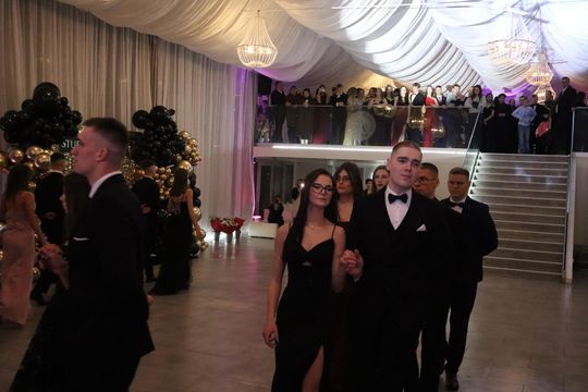 Chełm. Studniówka Zespołu Szkół Ekonomicznych i Mundurowych [GALERIA ZDJĘĆ]