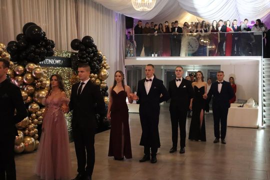 Chełm. Studniówka Zespołu Szkół Ekonomicznych i Mundurowych [GALERIA ZDJĘĆ]